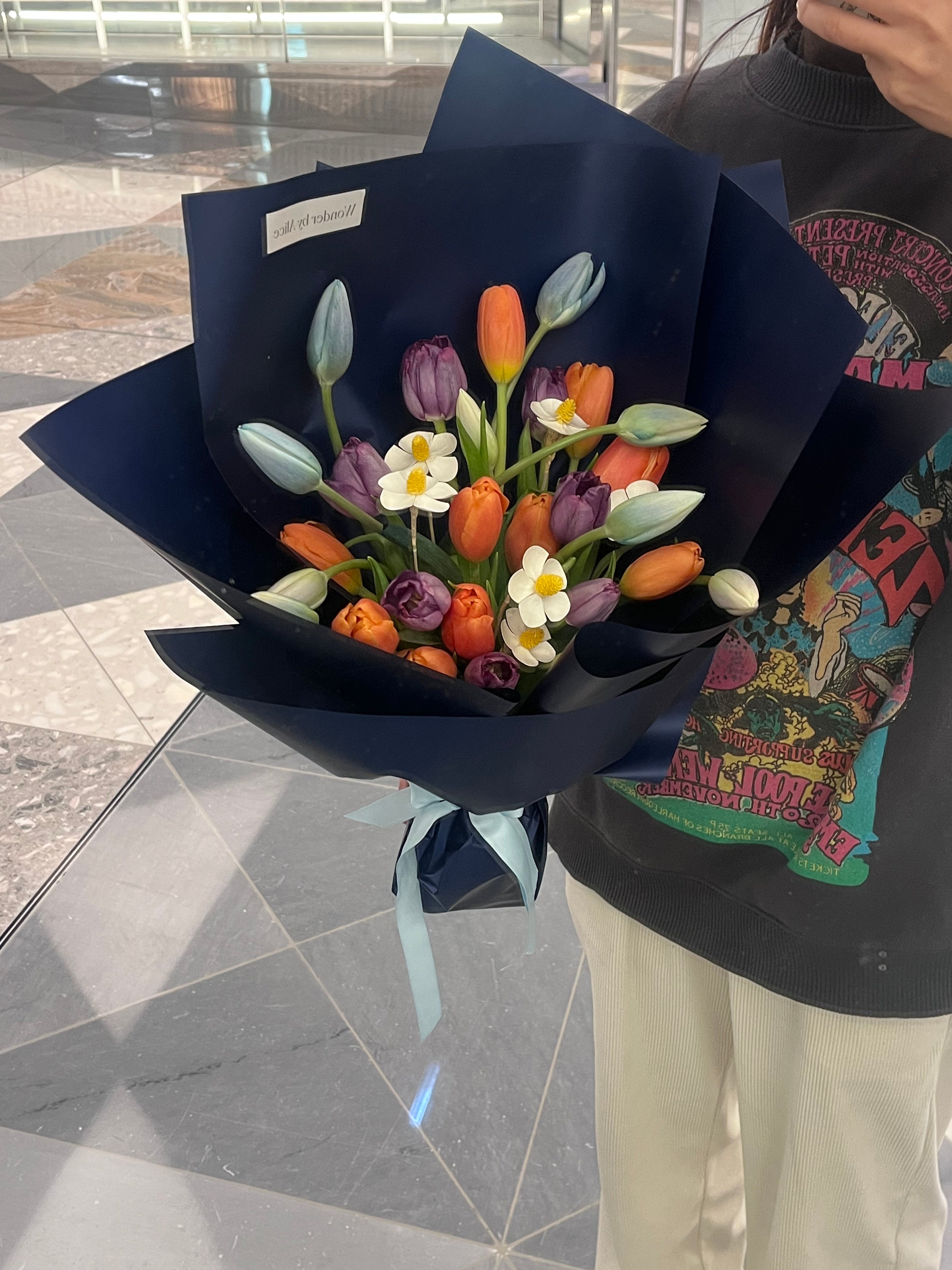 Tulip Hour — Seasonal Tulip Bouquet
